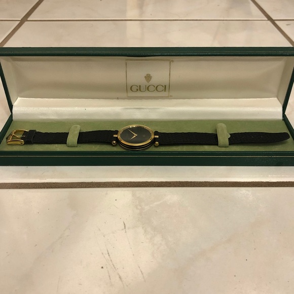 Authentic Vintage Gucci Watch With Original Band - Picture 1 of 8